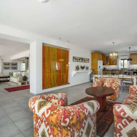 Beautiful Algarve 5 Bedrooms Pilar Amazing Sea Views *