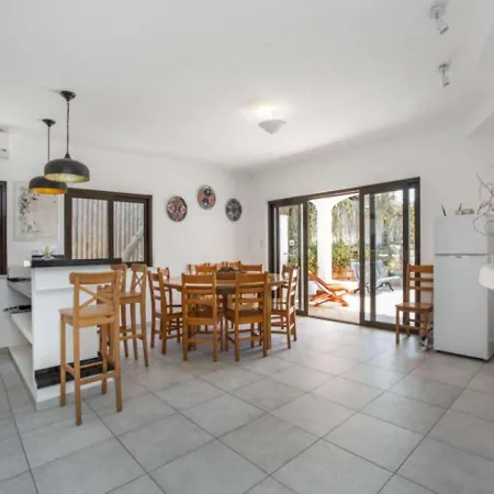 Beautiful Algarve 5 Bedrooms Pilar Amazing & Sea Views Villa Albufeira