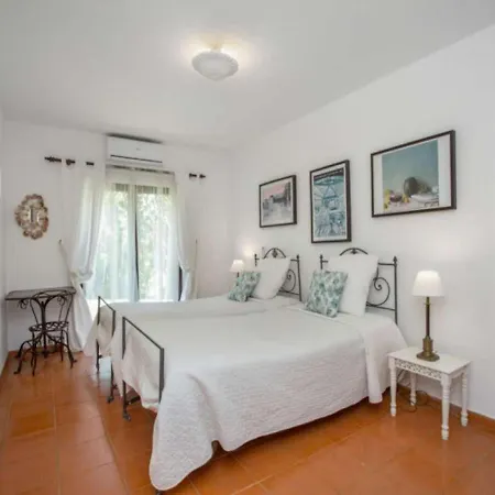 Beautiful Algarve 5 Bedrooms Pilar Amazing & Sea Views *