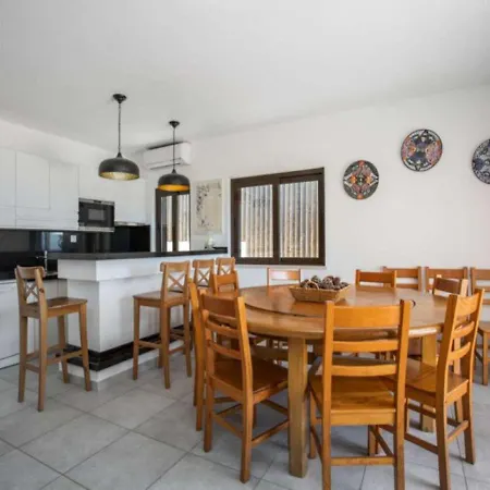 Beautiful Algarve 5 Bedrooms Pilar Amazing & Sea Views Villa Albufeira