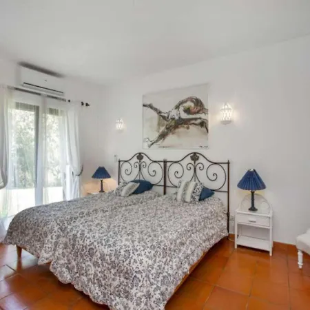 Beautiful Algarve 5 Bedrooms Pilar Amazing & Sea Views Villa